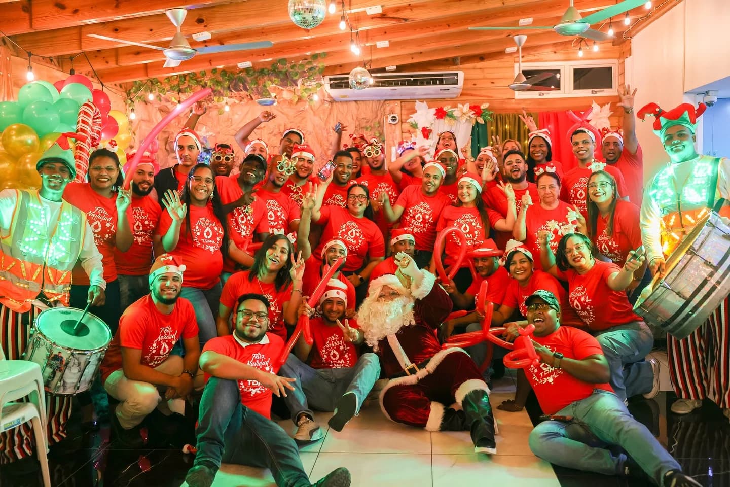 Fiesta navideña anual con todo el equipo TDM reunido